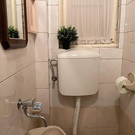 Lukerly 1 Apartment *