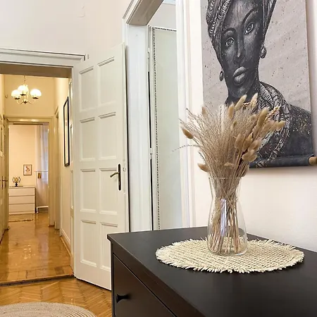 Lukerly 1 Apartment *